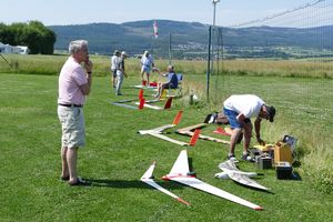 Alfons baut seine Modelle auf