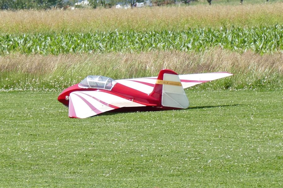SZD-6x Nietoperz gelandet